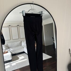 NVGTN Classic Black Active Leggings